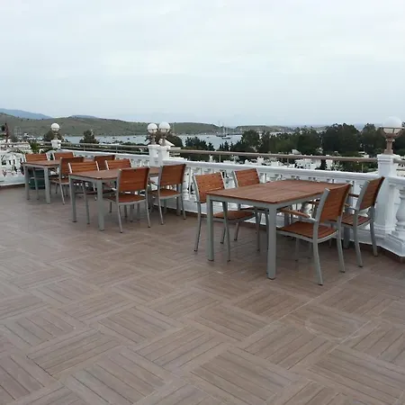 Roadhouse Apartahotel 2*